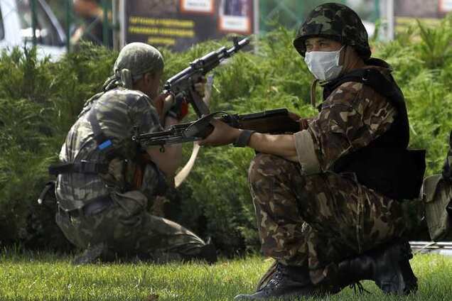 Терористи пробували штурмувати військову частину, але злякалися відповідь вогню - Тимчук