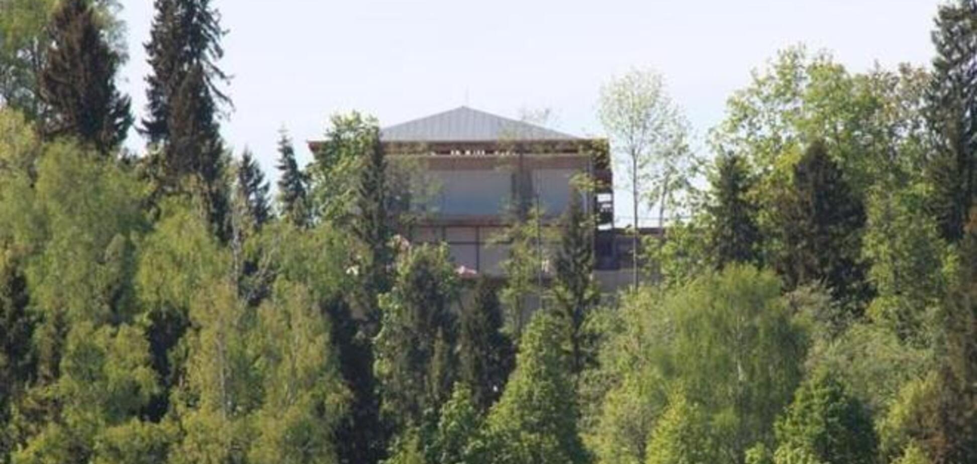 Путин и Медведев в тайне строят на Волге себе дачи из мрамора и золота