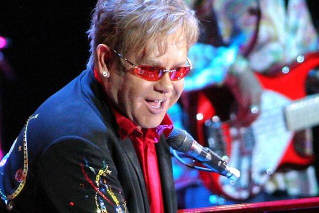 Элтон Джон хочет разобраться с Путиным из-за 'прессинга' геев в России