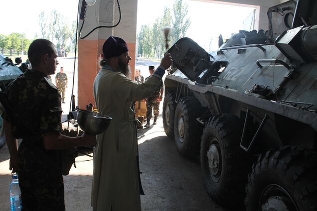 В Минобороны препятствуют появлению священников в зоне АТО