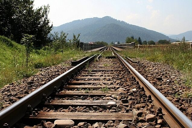 Неизвестные подорвали два участка железной дороги на Донетчине