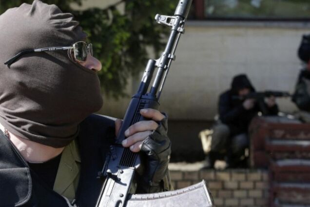 В Луганске террористы обстреляли школу и авто с мирными жителями