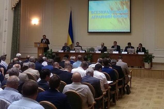 Яценюк пригрозил 'ямой' главе Государственной фискальной службы