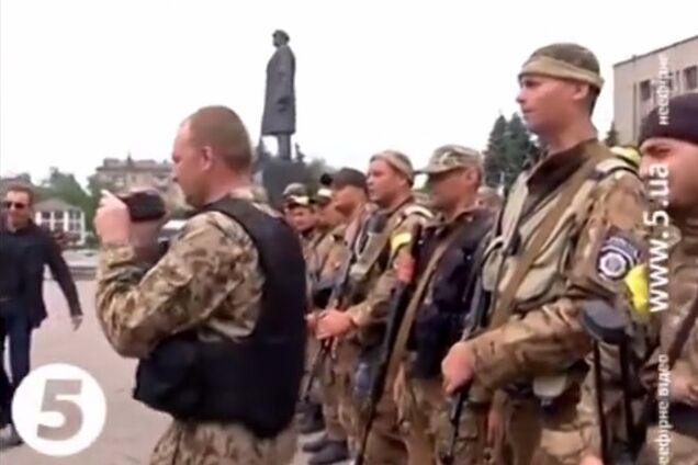 Бойцы батальона 'Киев-1' приветствуют Авакова кричалкой о Путине