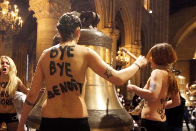 Femen оштрафували за торішню акцію в Нотр-Дамі