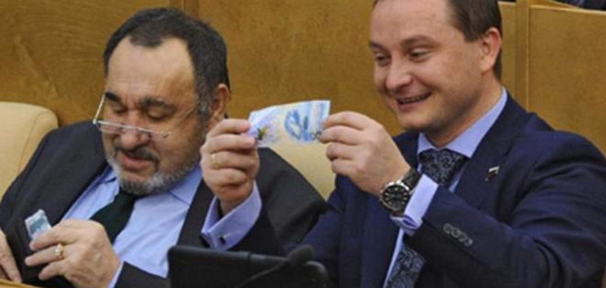 Россияне прикалываются над своими 'порнографическими' деньгами