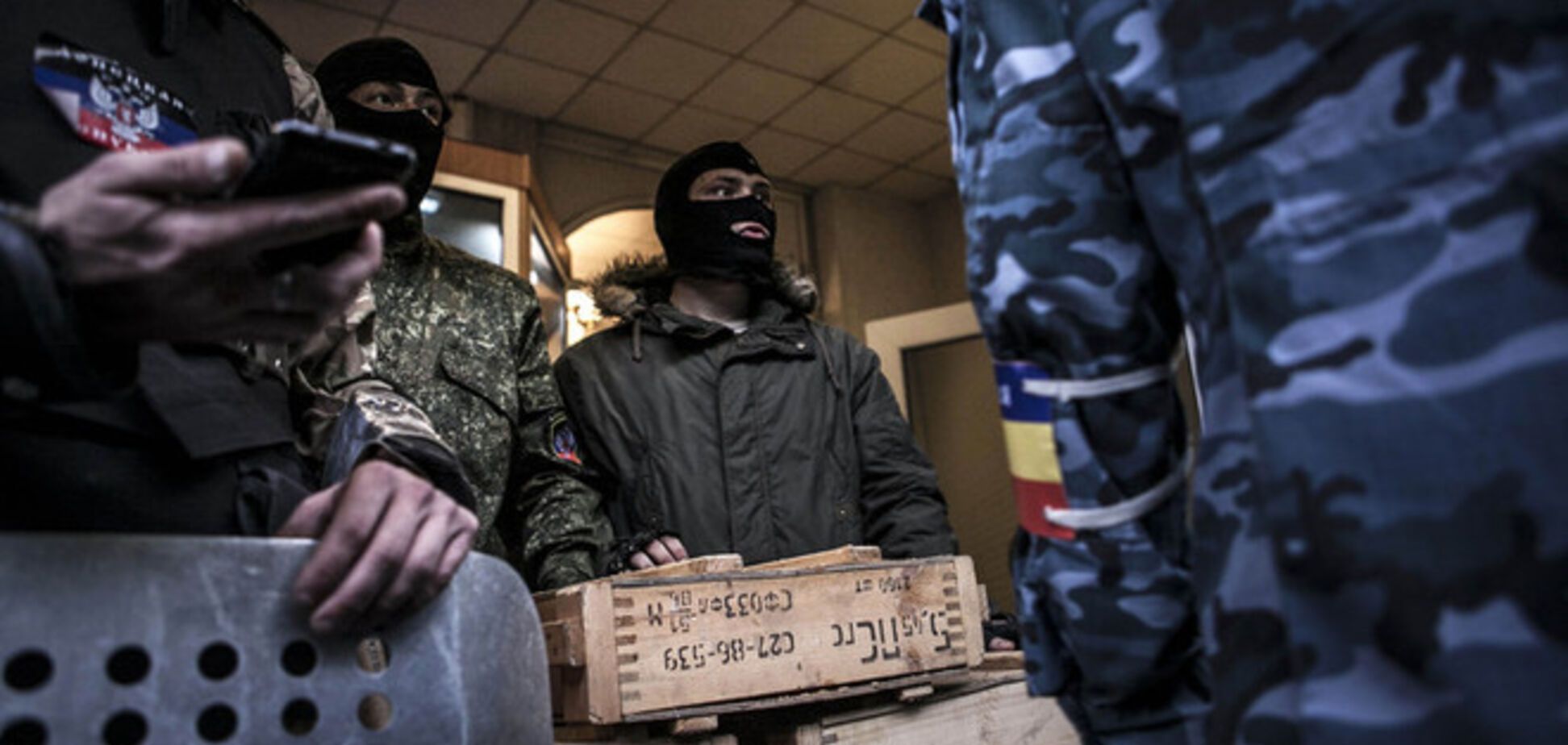 Террористы не выпускают из Донецка местных жителей