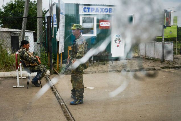 Терористи 'ДНР' забрали всіх чоловіків з поїзда Донецьк-Київ 'на фронт'