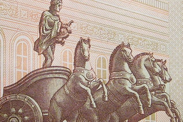 Сторублевка и фашистский знак