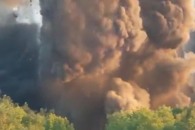 В сети появилось видео подрыва террористами моста в Донецкой области