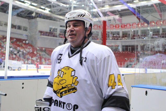 Экс-чемпион мира по хоккею впал в кому после удара бутылкой