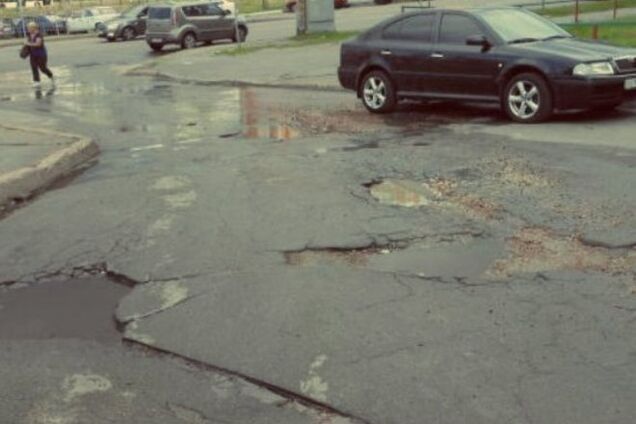 В Киеве составили топ-10 самых разбитых дорог
