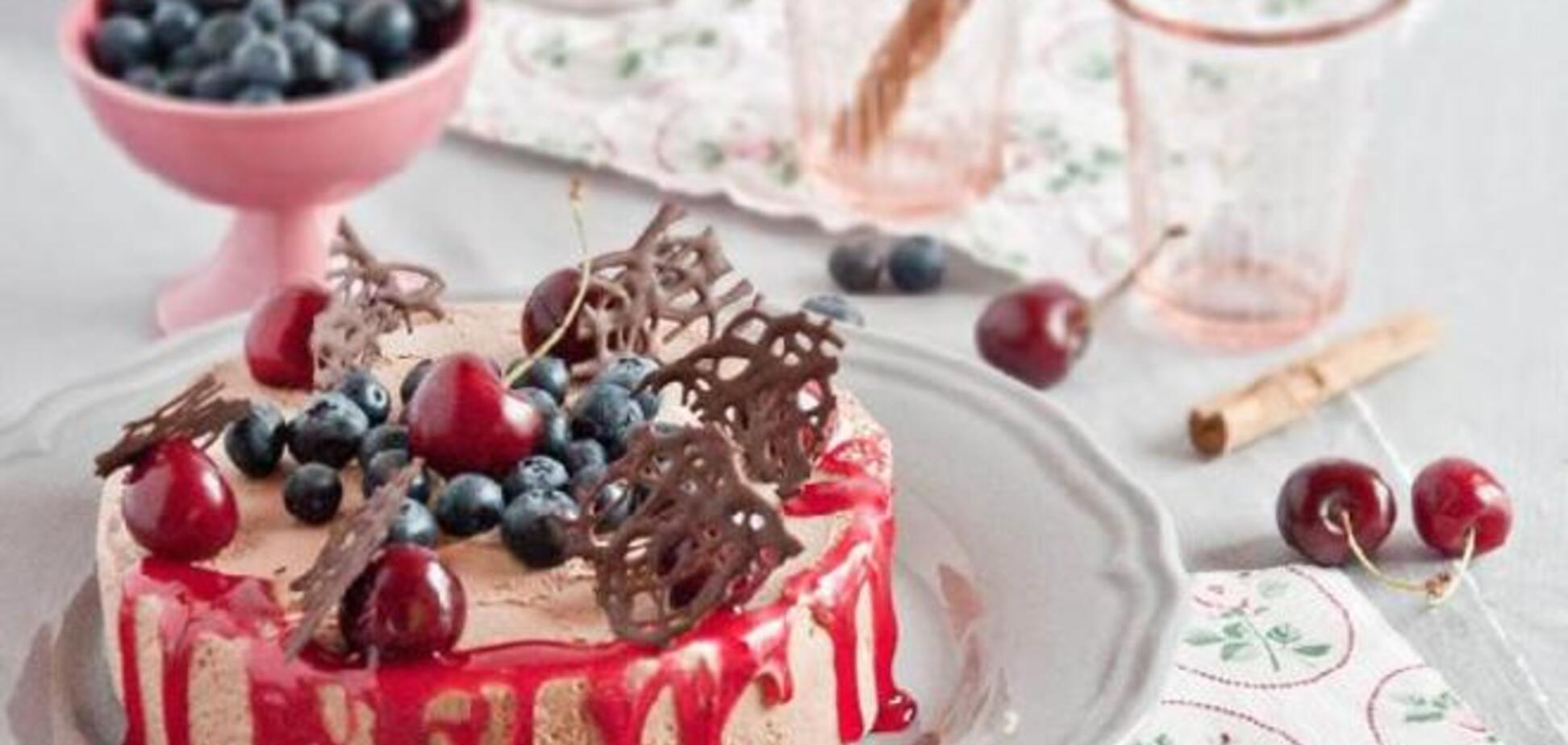 Шоколадное парфе с корицей и черешней