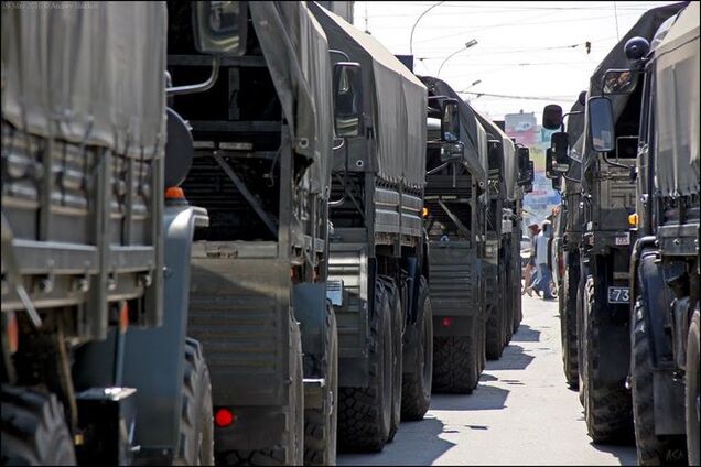 Очевидцы сообщили о вхождении в Луганск колонны тяжелой техники из России