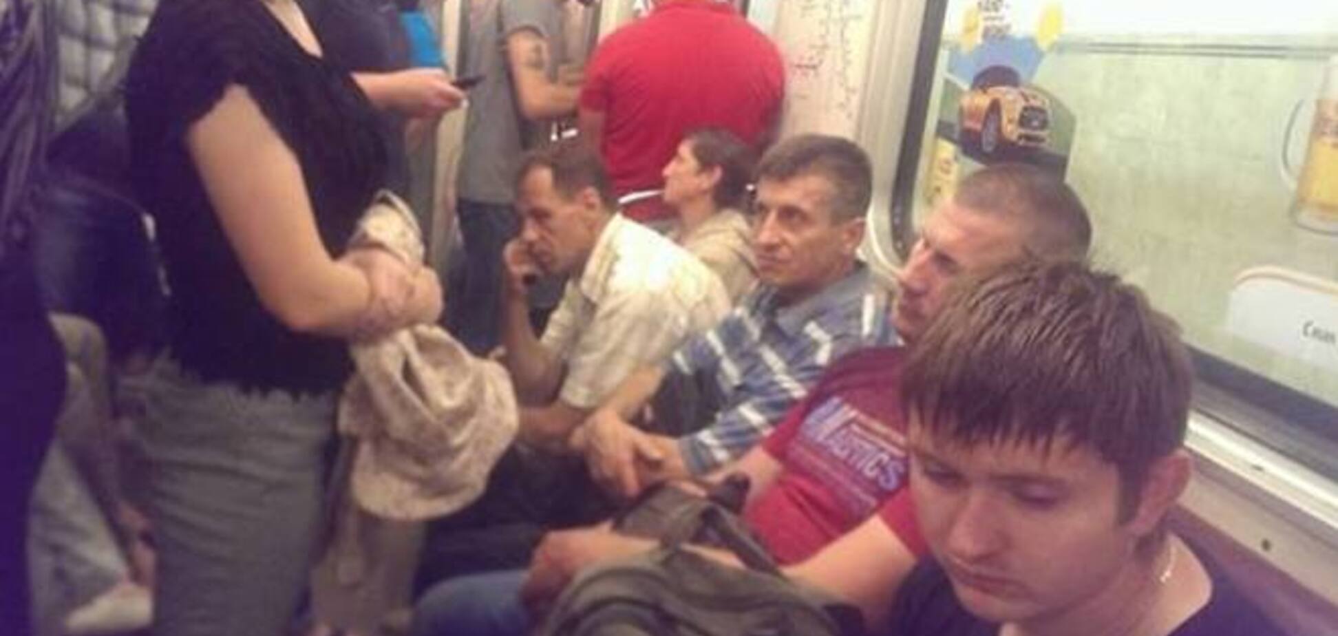 Пользователи соцсетей возмутились 'гендерным равенством' в киевском метро