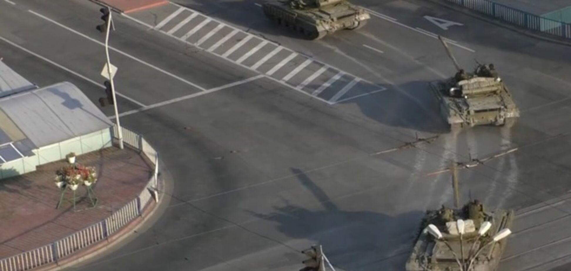 Российская военная техника вошла в Луганск