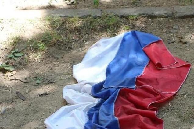 В Николаеве люди заставили жителя снять с окна флаг России