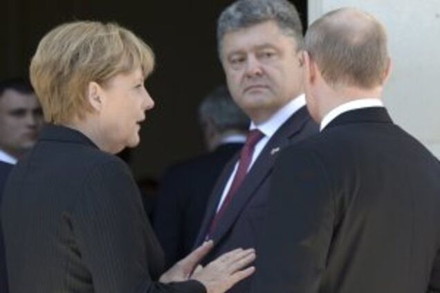Зачем Порошенко заглядывает в рот Меркель?