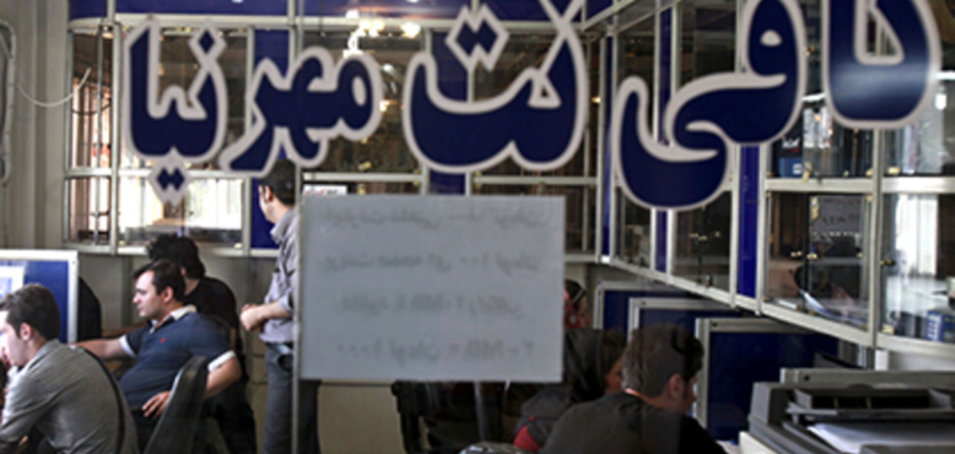 Вісім іранців засудили в 127 років в'язниці за пости в Facebook