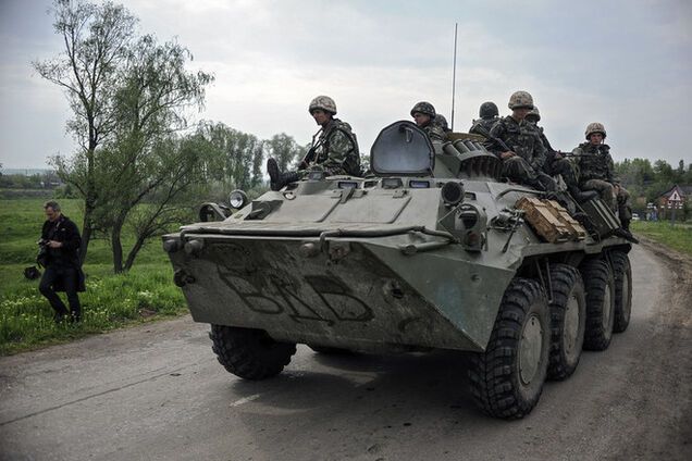 Порошенко просит Туска ускорить передачу бронежилетов для сил АТО