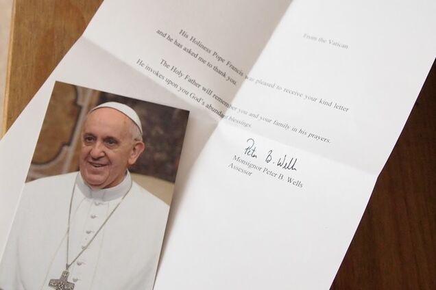 Папу Франциска заваливают тоннами писем