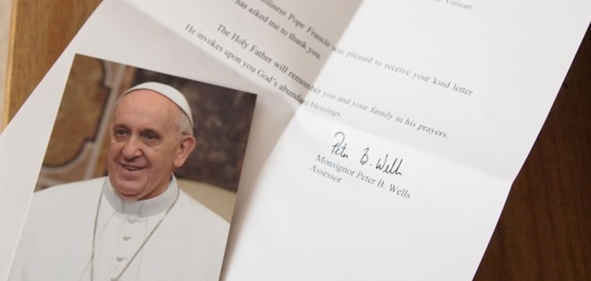 Папу Франциска завалюють тоннами листів