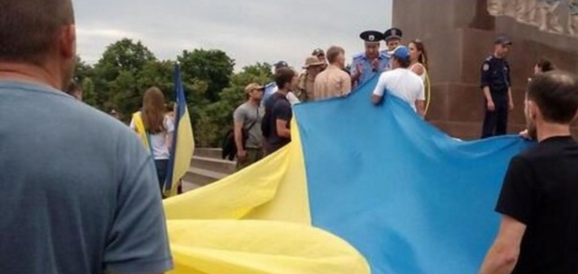 В Харькове вспыхнула потасовка между патриотами и сепаратистами