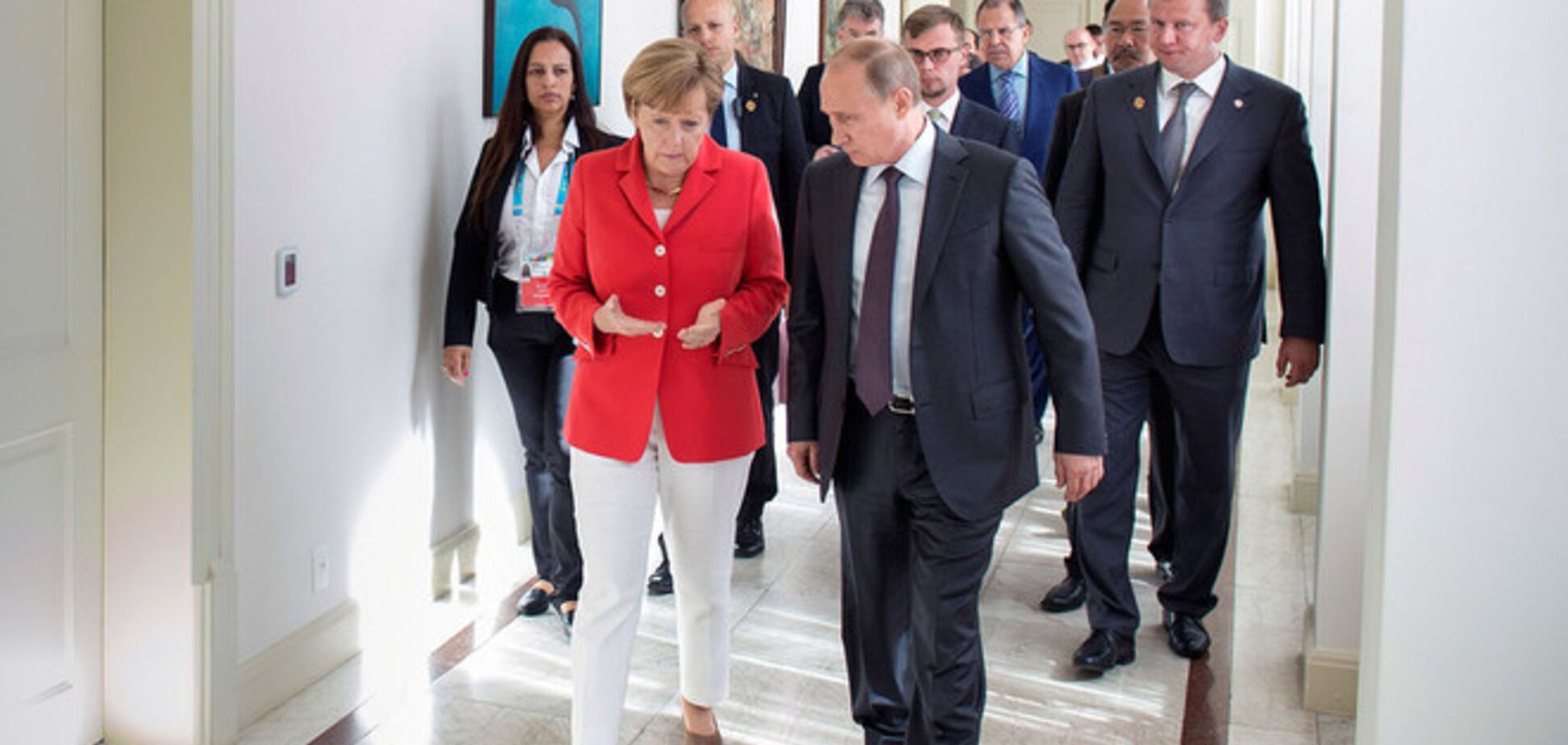 Меркель порадила Україні розпочати переговори з терористами по відеоконференції