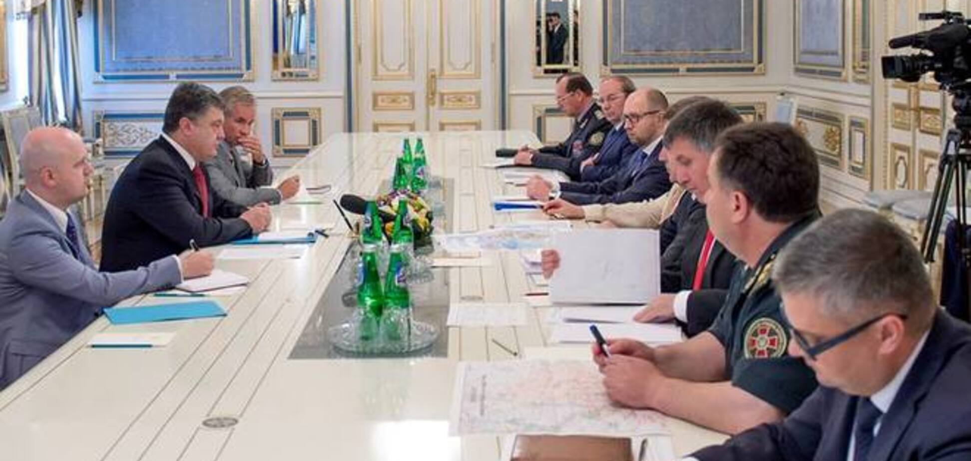Порошенко собрал силовиков на совещание