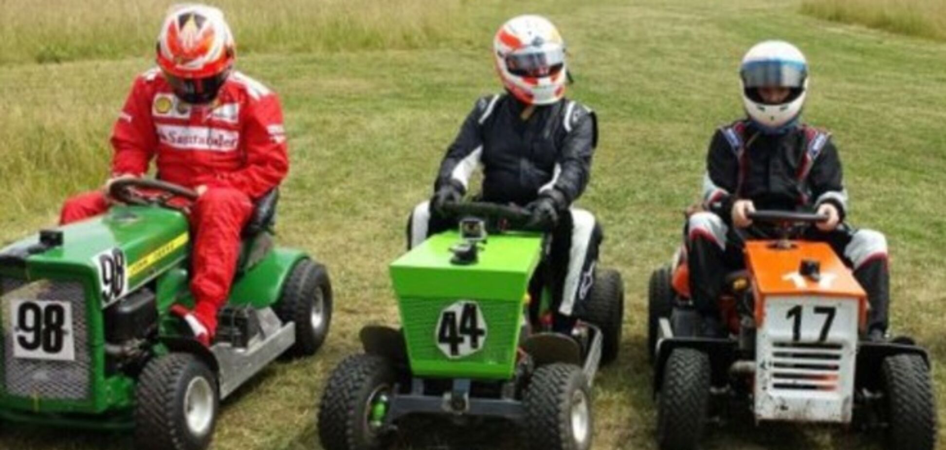 Пилоты Формулы-1 погоняли на газонокосилках