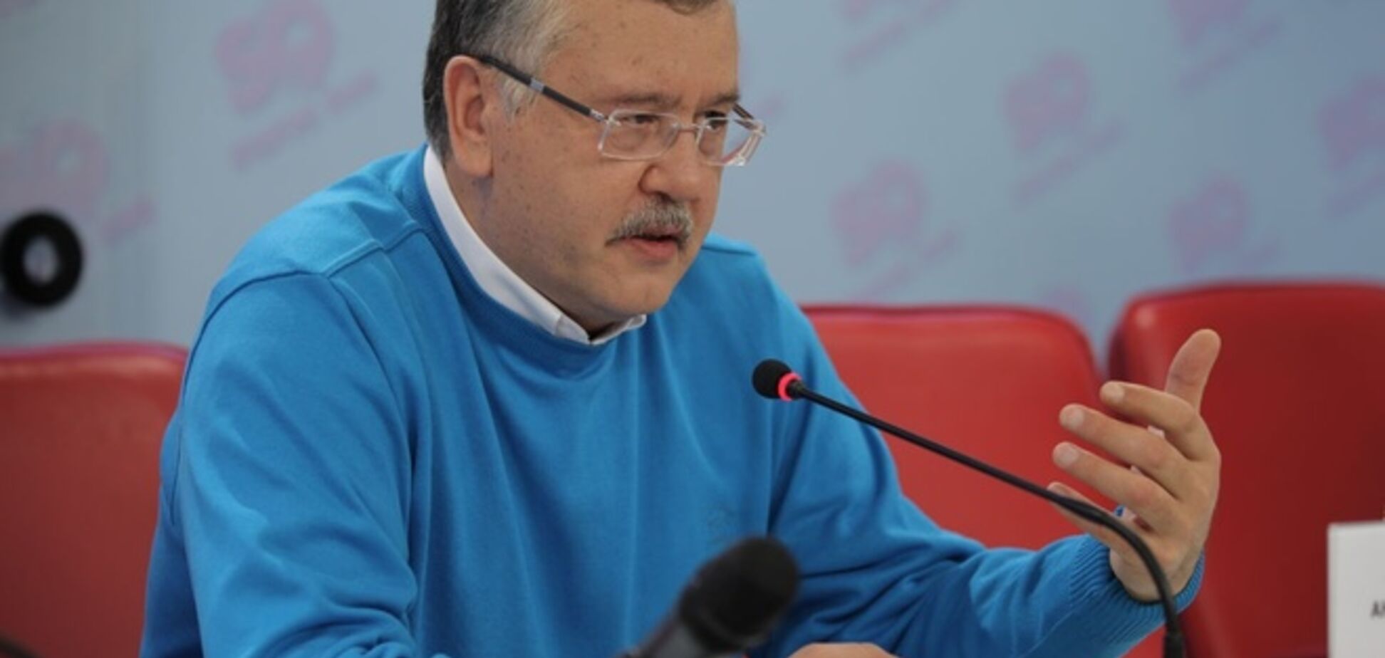 Гриценко потребовал введения военного положения на Донбассе