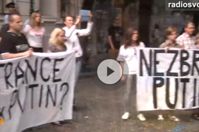 В Праге потребовали не передавать 'кровавый 'Мистраль' Путину