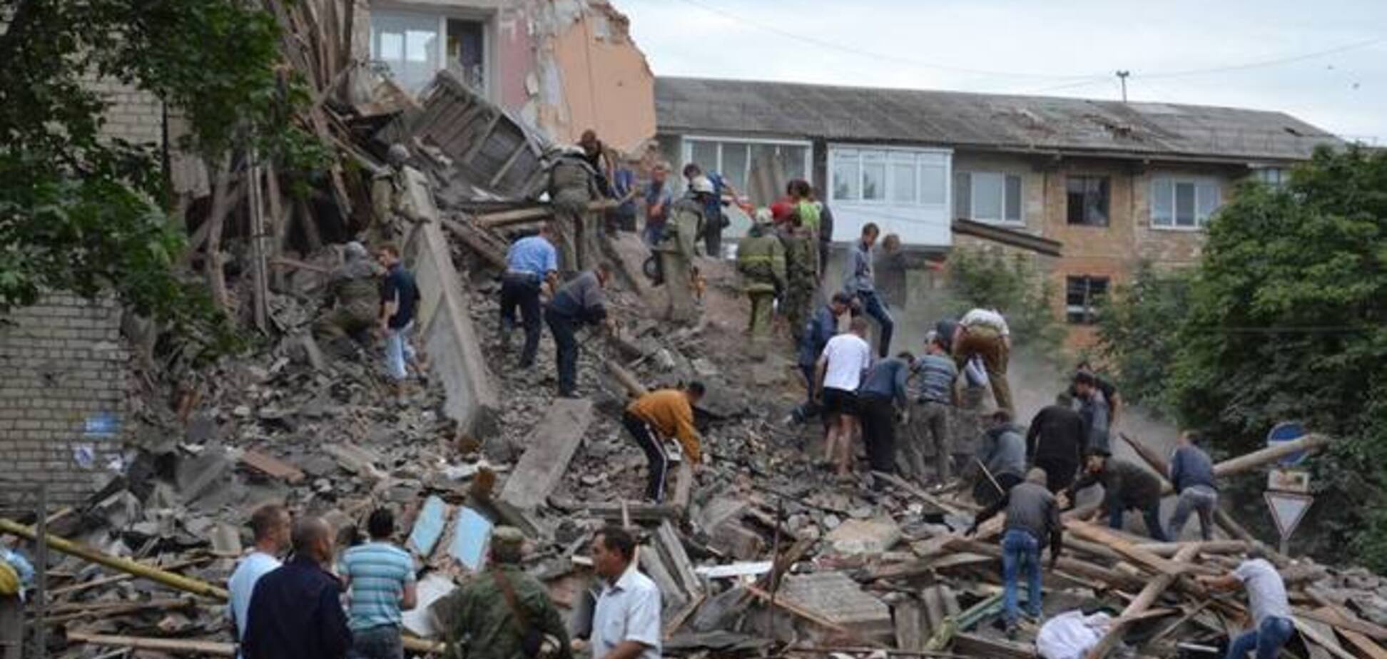 В Снежном в результате обрушения жилого дома погибли 11 человек