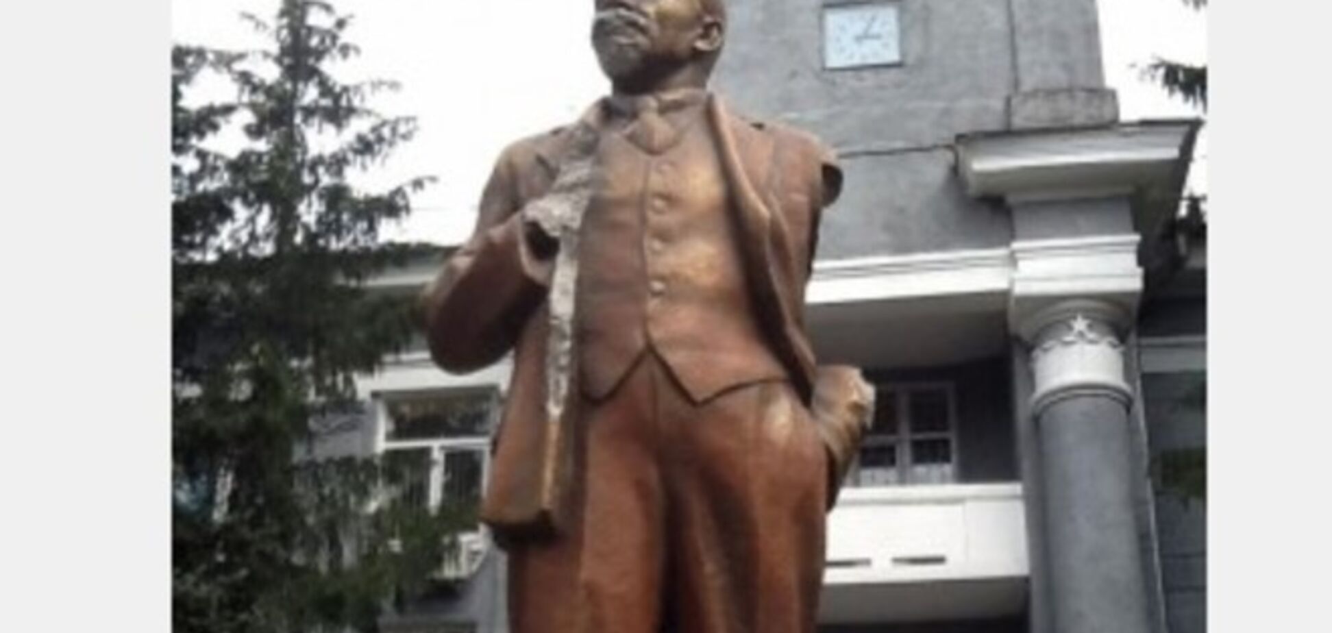 У Харкові невідомі відбили руки пам'ятника Леніну