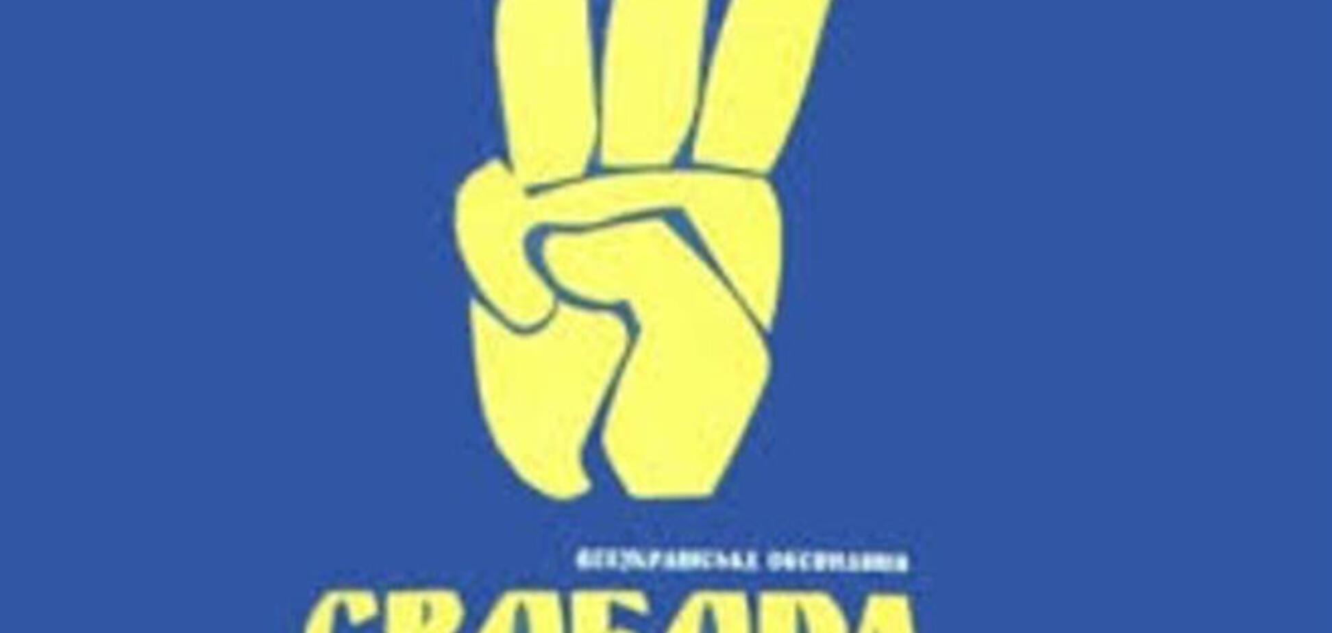 'Свобода' впевнено осідає в напрямку свого дна