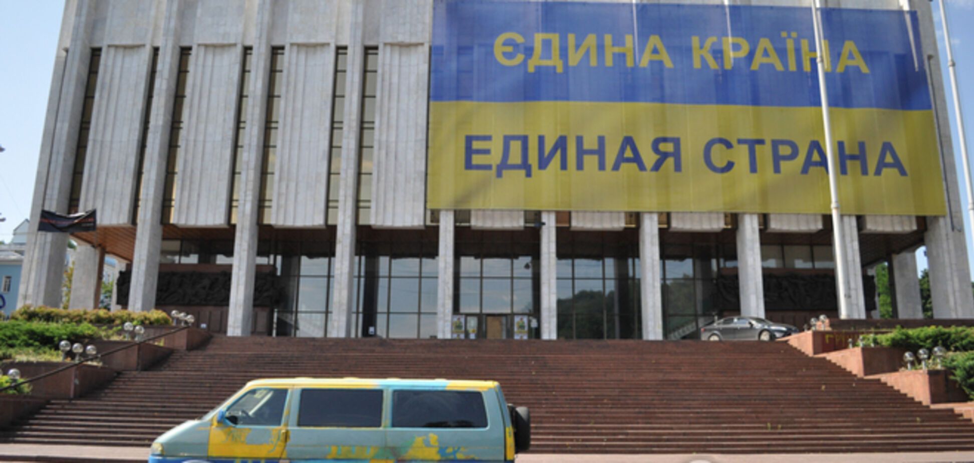 Майданівці збираються залишати Український дім