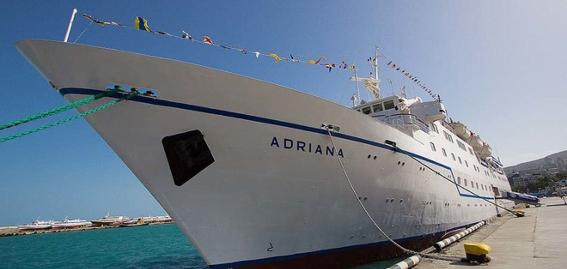 Турция завела дело на лайнер 'Адриана' за плавание в Крым