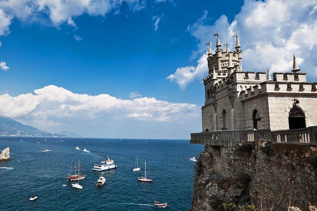 Крымские проблемы звезд: у Жигунова отбирают пляж, Джамале неудобно добираться поездом, Алсу ждет бархатного сезона