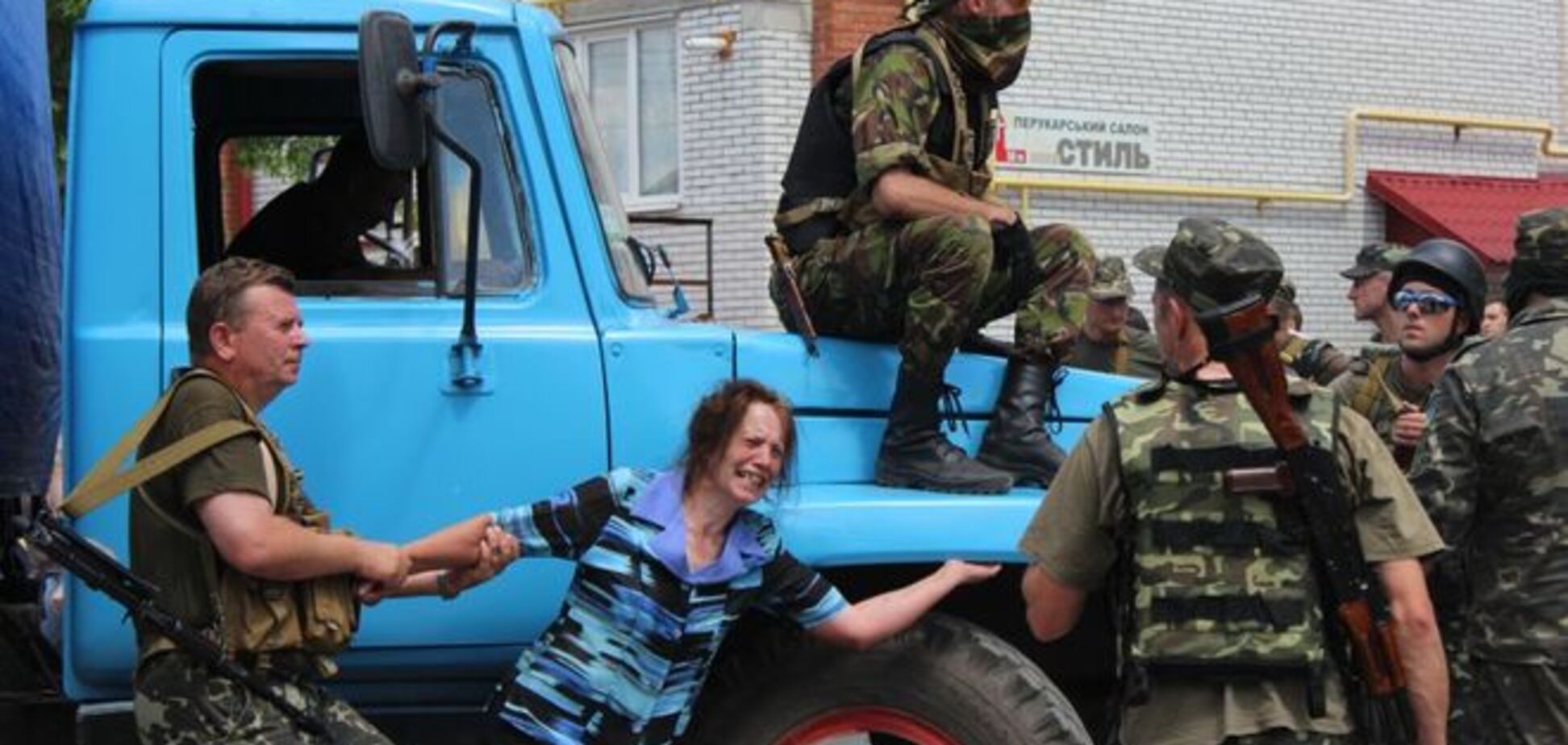 У Тернополі матері військових кидалися під колеса автобусів з їх синами