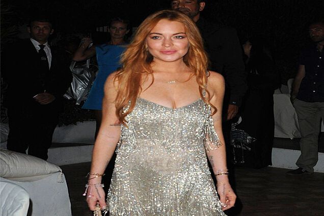 Линдсей Лохан рухнула прямо на красной дорожке