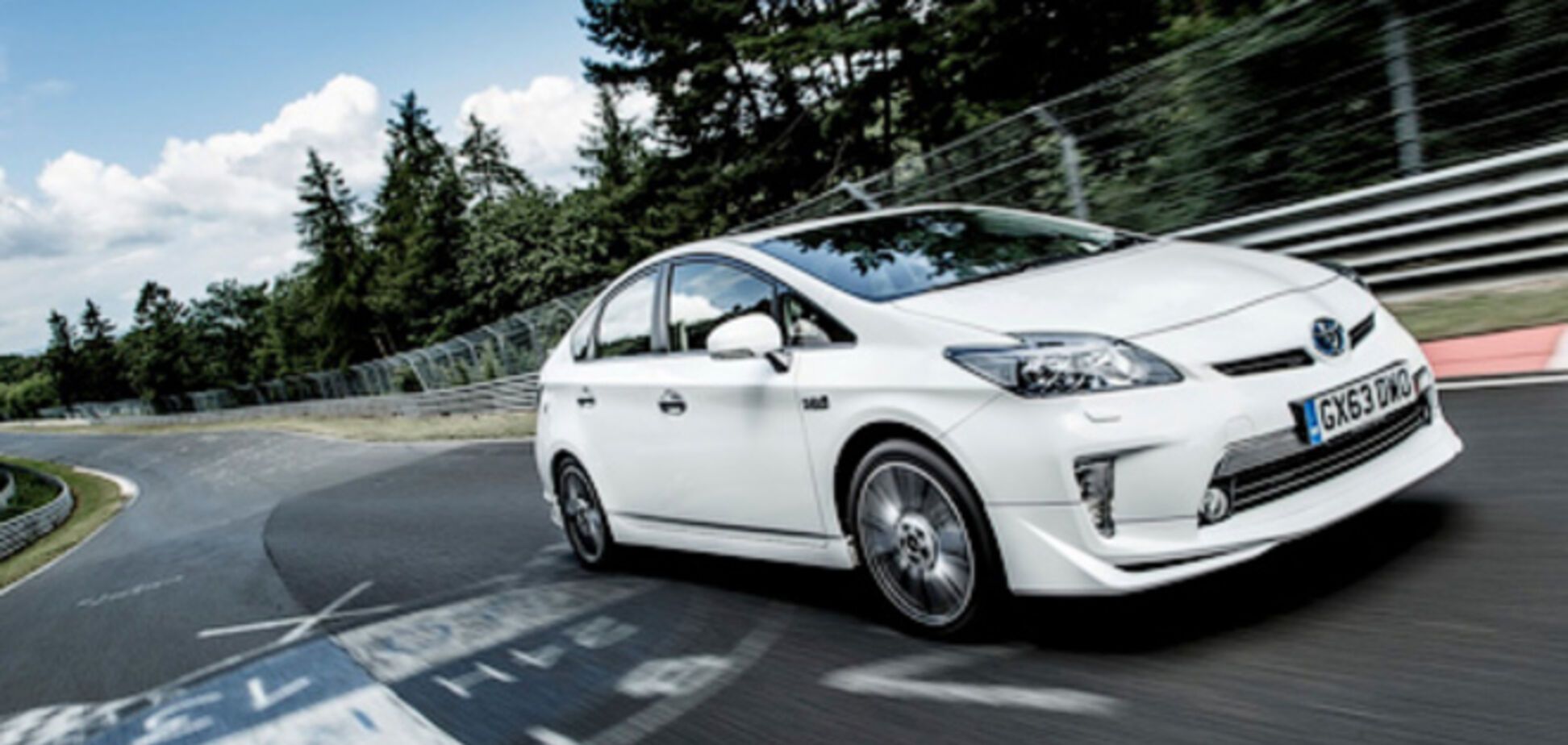Тойота на гибриде Prius покорила Нюрбургринг
