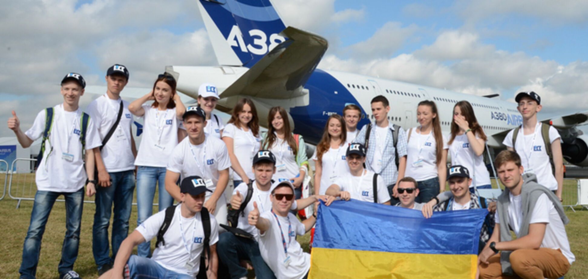 Airbus в Лондоне показал украинским студентам свою святая святых