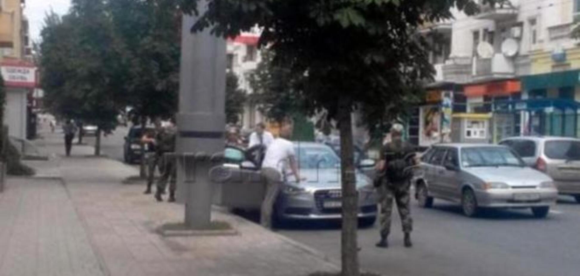 Терористи 'заарештували' двох чиновників донецької мерії