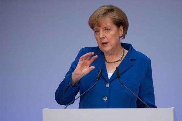 Меркель звинуватила Путіна у зволіканні вирішення конфлікту в Україні