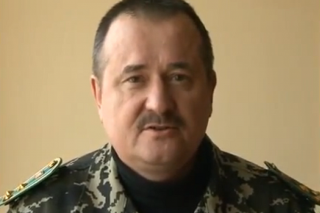 На похоронах Игоря Момота солдаты встали перед его вдовой на колени