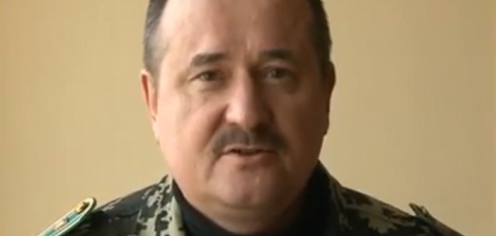 На похоронах Игоря Момота солдаты встали перед его вдовой на колени