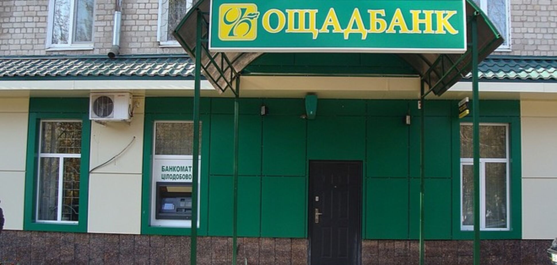 Кому з банків добре живеться в східних 'республіках' і чому?