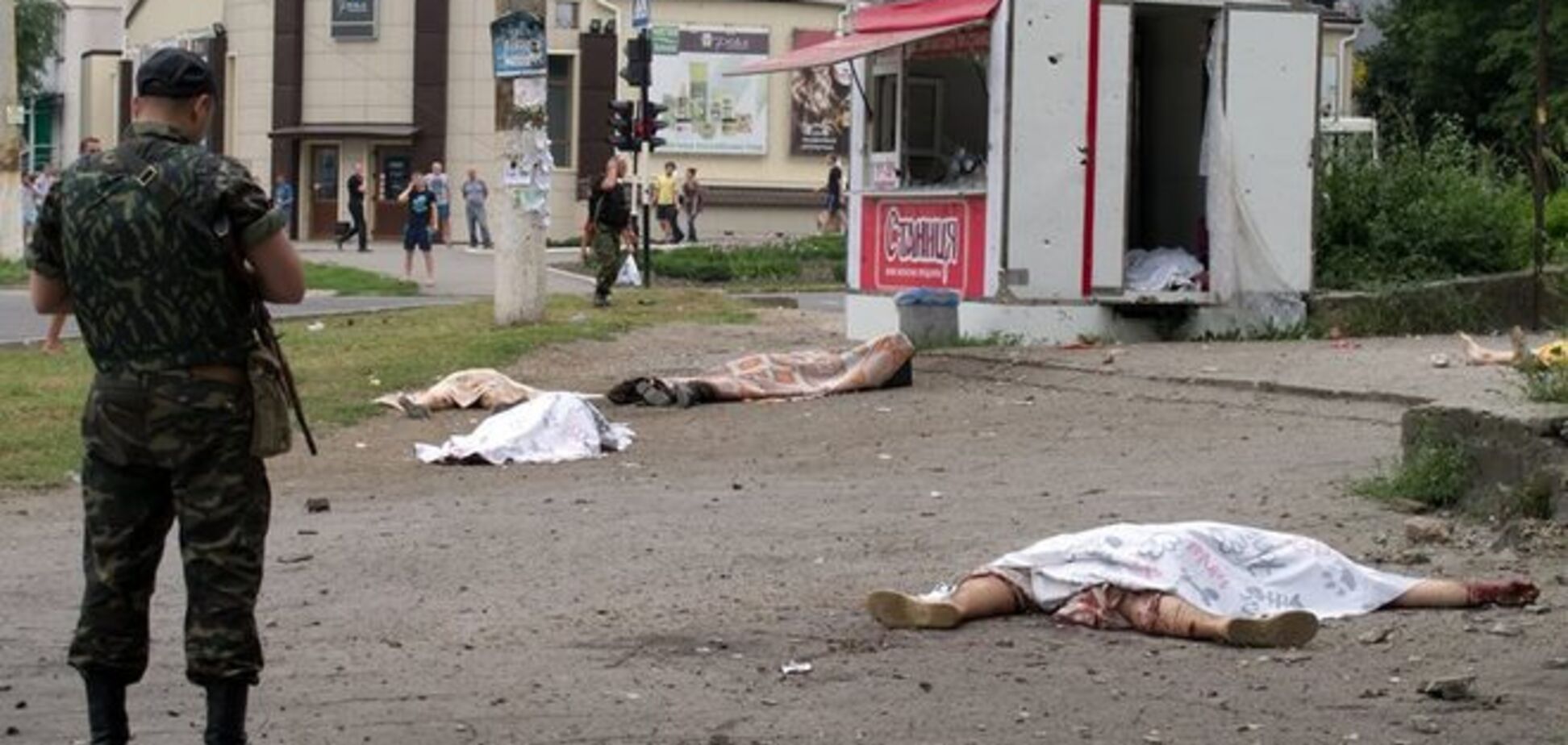 В сети появилось фото и видео после обстрела террористами Луганска 