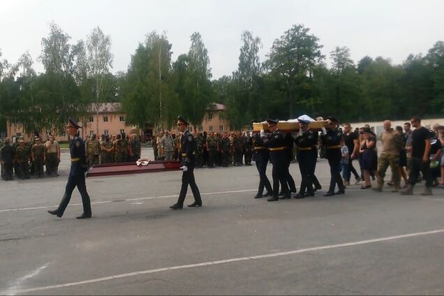 В пятницу сослуживцы простились с 'Бизоном' из батальона 'Донбасс'