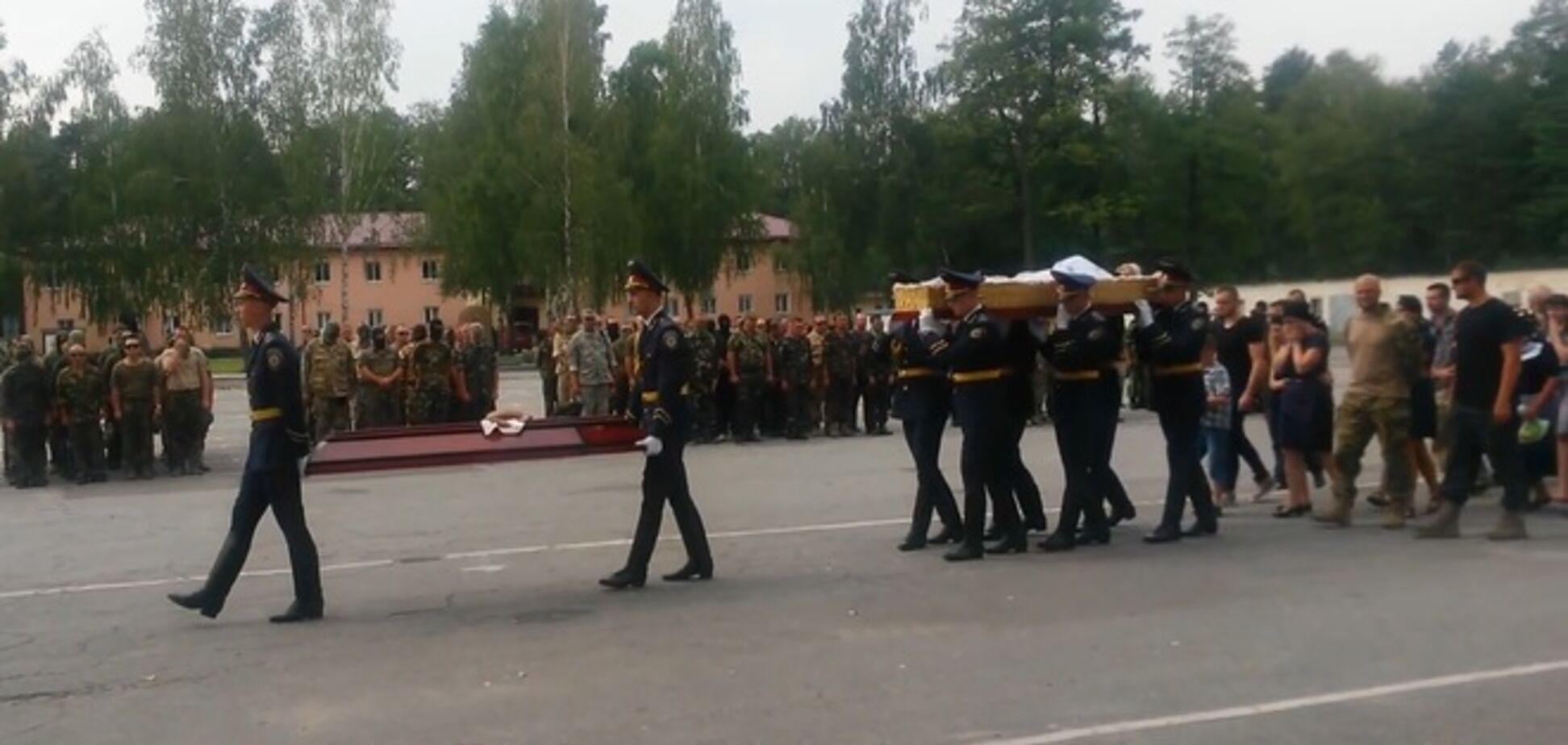 В пятницу сослуживцы простились с 'Бизоном' из батальона 'Донбасс'